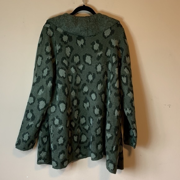 NWOT D & Co Green Animal Print Jacquard Knit Cardigan XL Cozy Fall Layer - Picture 3 of 12